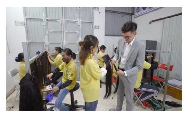 virgin-blond-clip-in-hair-extensions-12