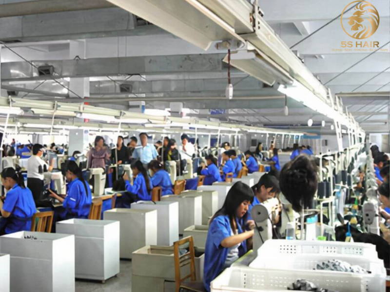 Who is the largest weave wholesalers in Durban market?